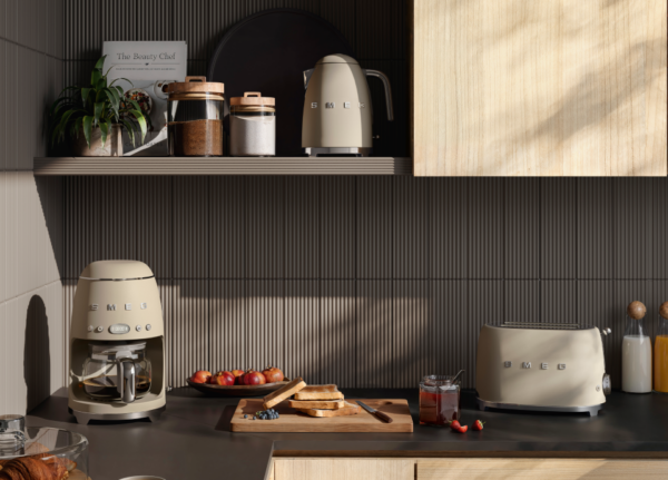 Smeg1-Ambientata SMEG Matte Black Toaster - 2-Slice - EU Plug - TSF01BLMEU (Copia)